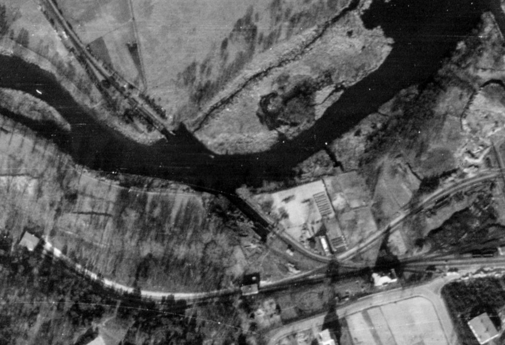 Alliiertes Luftbild der Eisenbahnfähre, März 1945. Fotograf/in unbekannt (NCAP/ncap.org.uk)